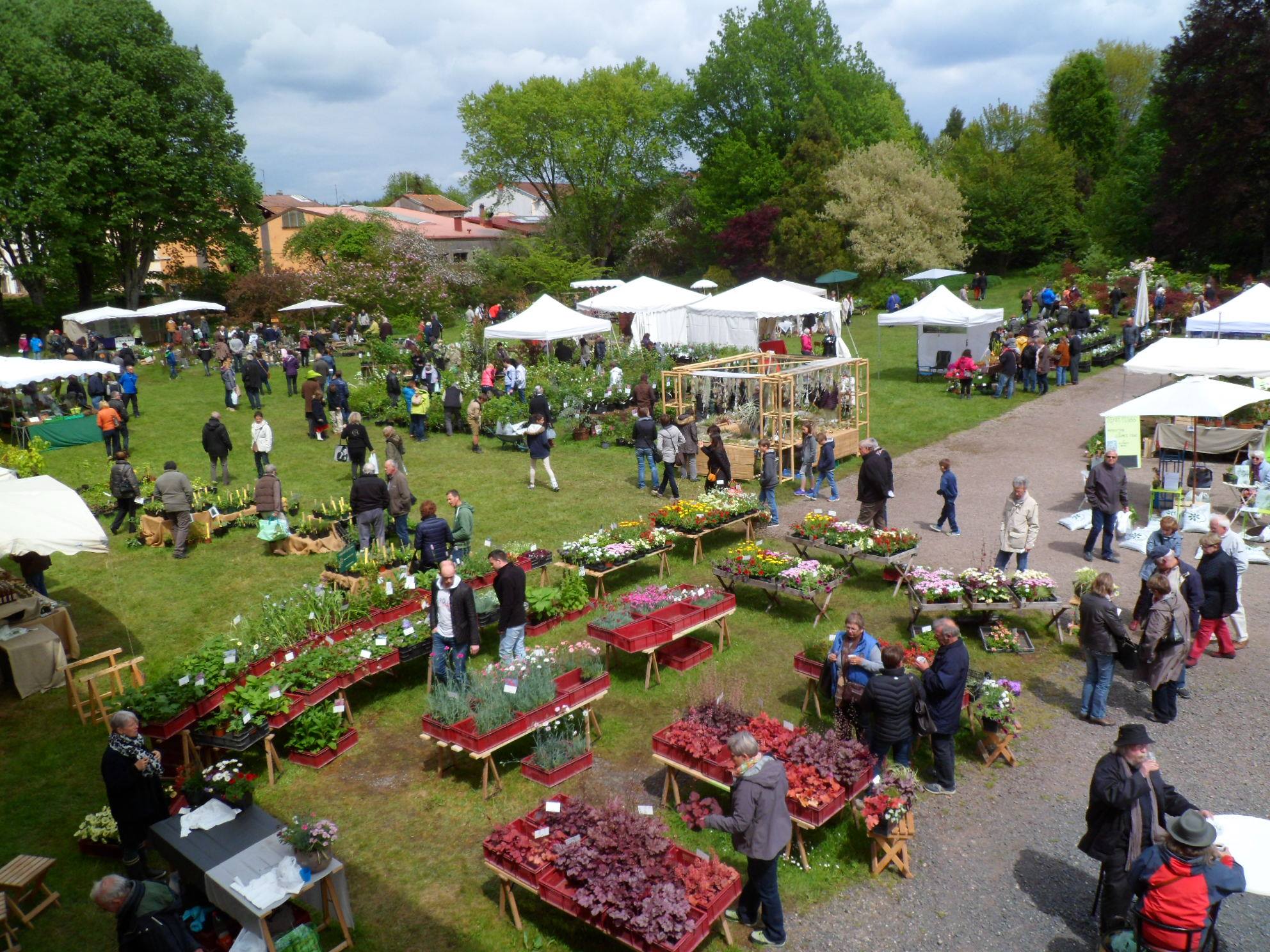 Samedi 20 mai et dimanche 21 mai 2023L’Abbaye d’Autrey dans les Vosges (88700) confirme déjà la 18e édition de ses Plantes en fête.    